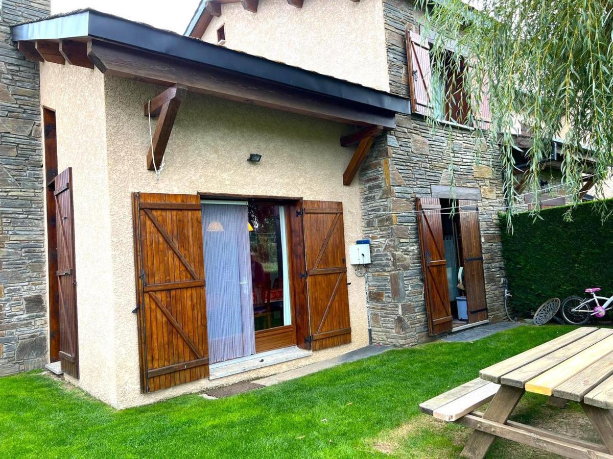 Casa Adosada Para Familias En Santa Leocadia Sainte-Léocadie Εξωτερικό φωτογραφία